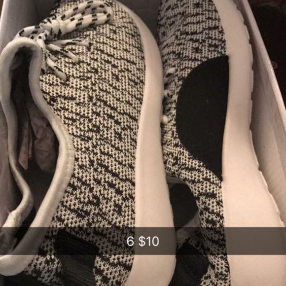 New in box tennis shoes - Picture 1 of 2