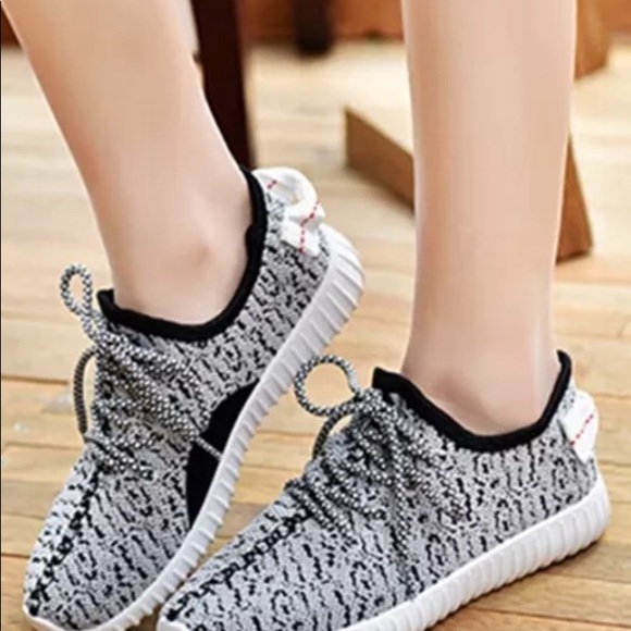 New in box tennis shoes - Picture 2 of 2