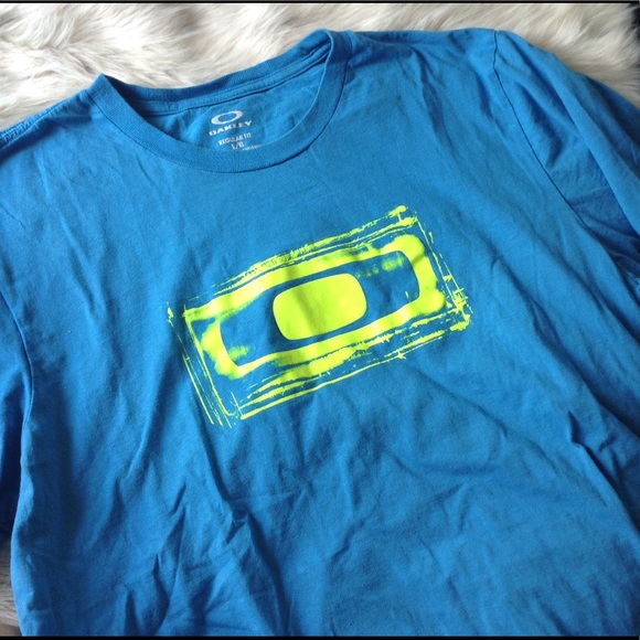 Oakley Tshirt - Picture 2 of 2