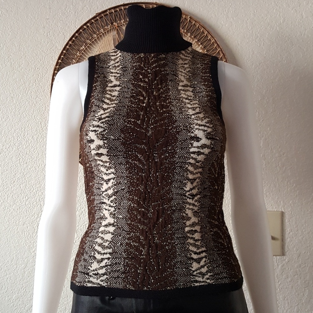 Stretchy sleeveless turtleneck