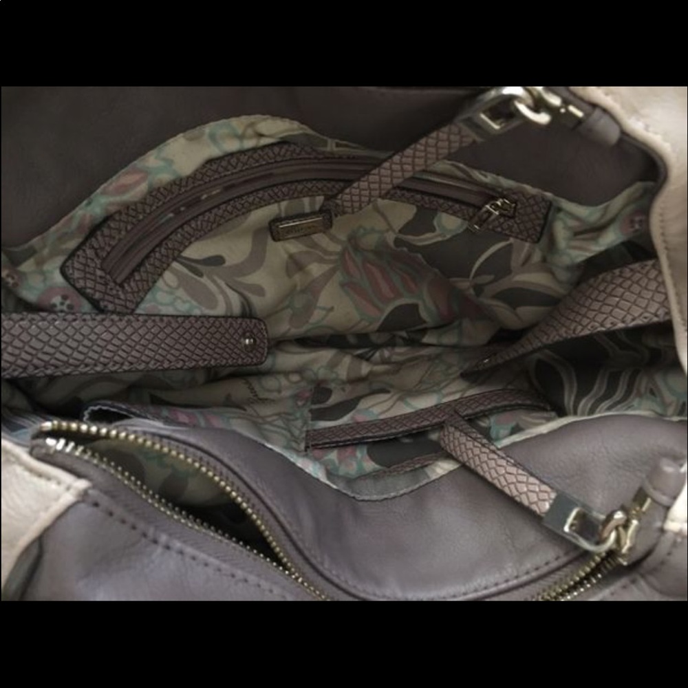 GUESS Handbag - Picture 3 of 3