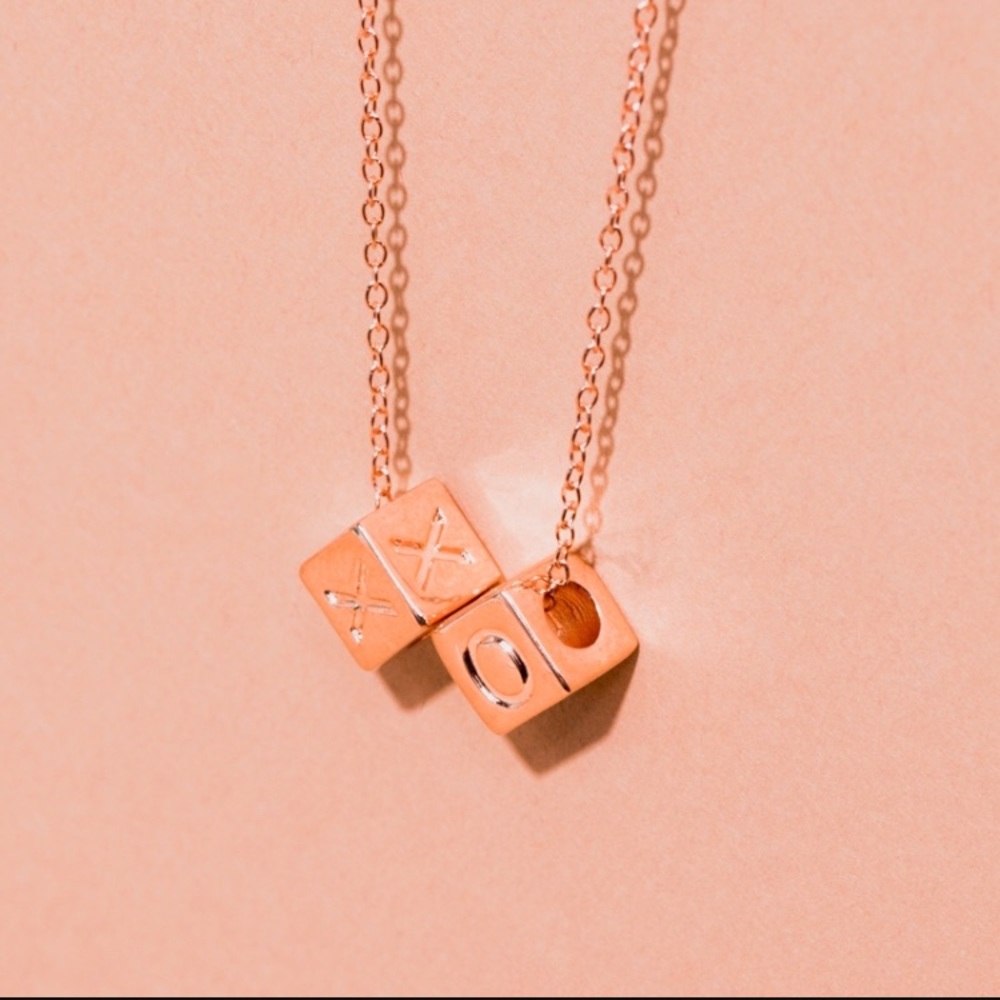 Le Bloc XO Necklace - Picture 3 of 8