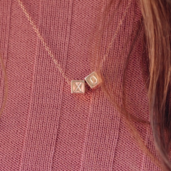 Le Bloc XO Necklace - Picture 7 of 8