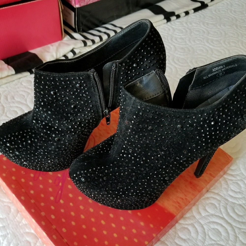 JEWEL BLACK PLATFORM BOOTIES like New