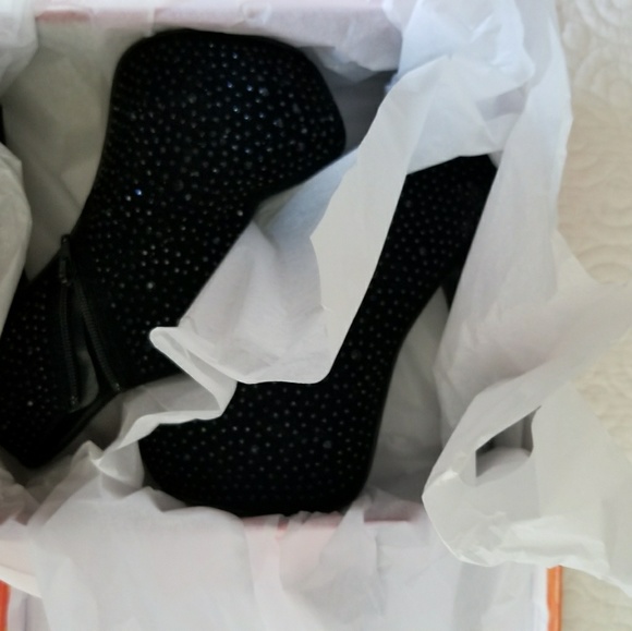 JEWEL BLACK PLATFORM BOOTIES like New - Picture 8 of 8