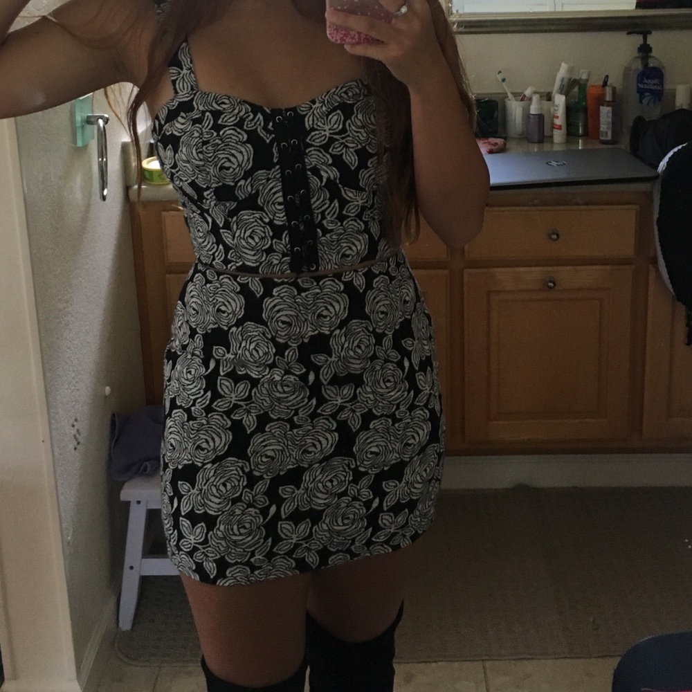 💗LIKE NEW💗FLORAL TWO PIECE SET