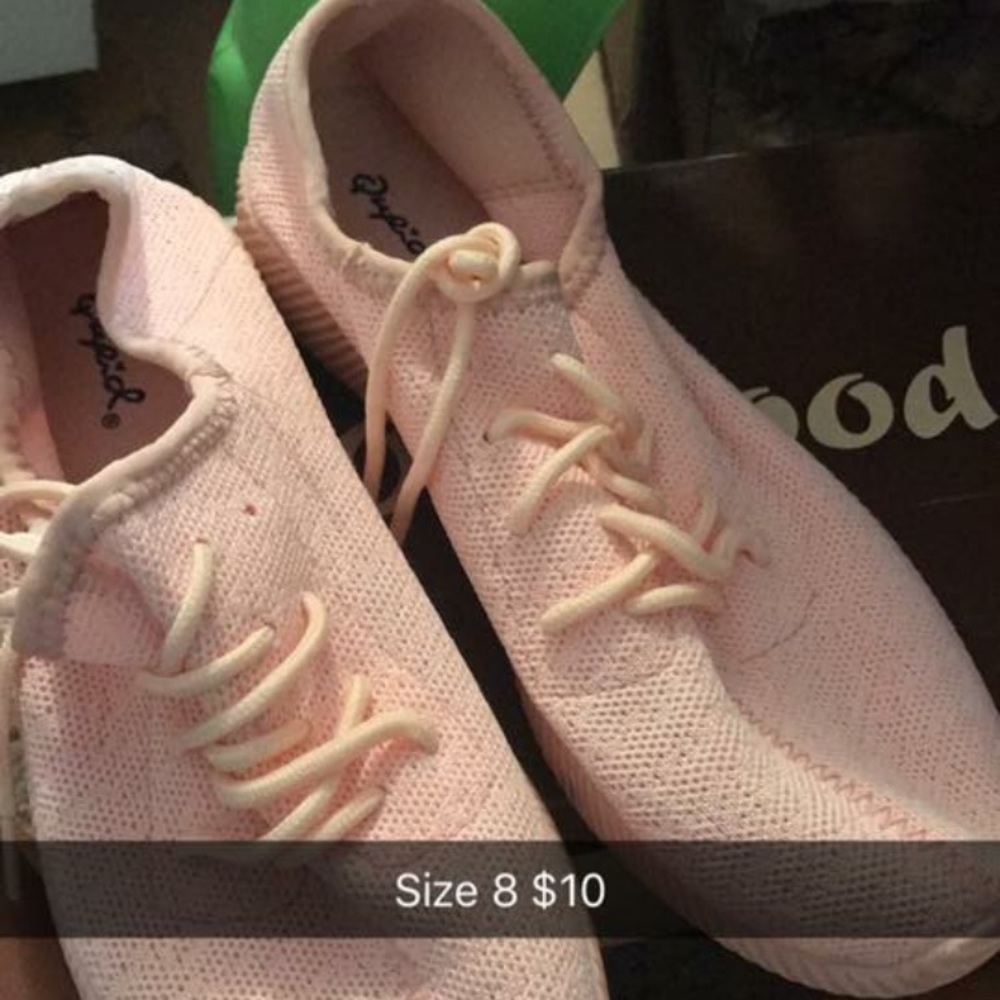 Quipid tennis shoes