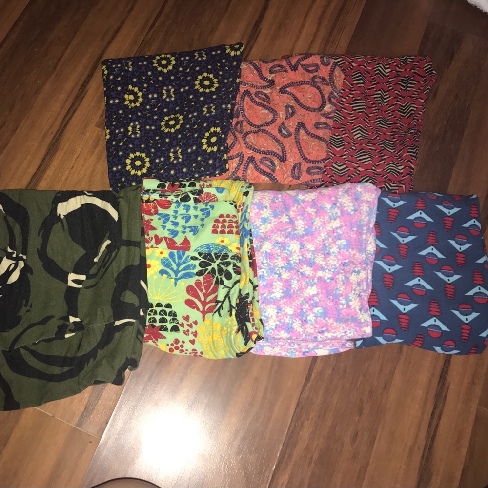 Lularoe OS leggings. Black and green pair is TC.