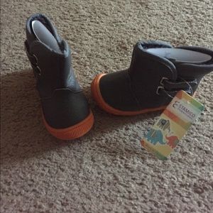 Toddler snow boots. Never worn. Still in bag/tags