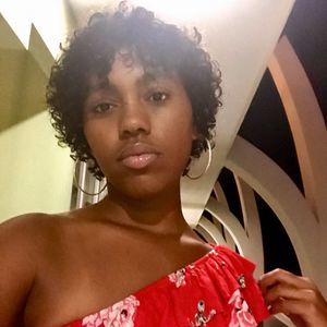 Meet your Posher, Claudia