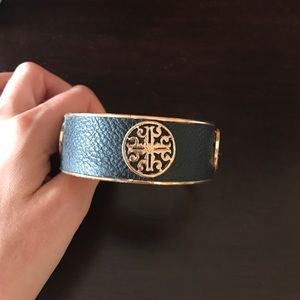 Black leather feeling and gold plated bangle