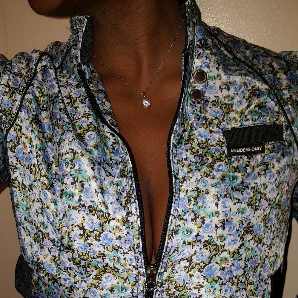 🎈SALE🎉🆕️Sexy Member's Only Bumber w/ Pockets