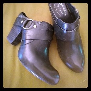 New without tag Kork-Ease leather slip-ons size 8