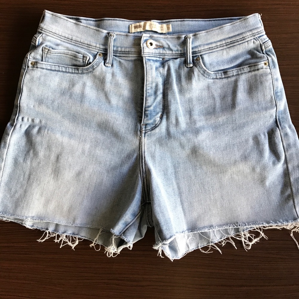 Authentic Levi cutoff shorts