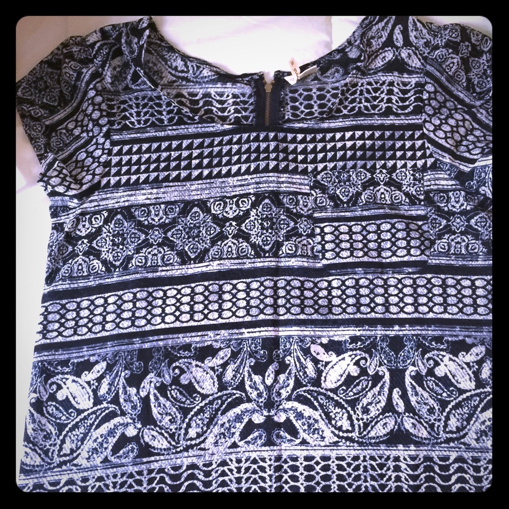Pretty zipper back shell/ blouse sz M