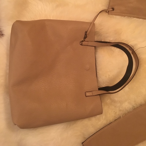 Reversible Faux Leather Tote and Wristlet - Picture 4 of 5