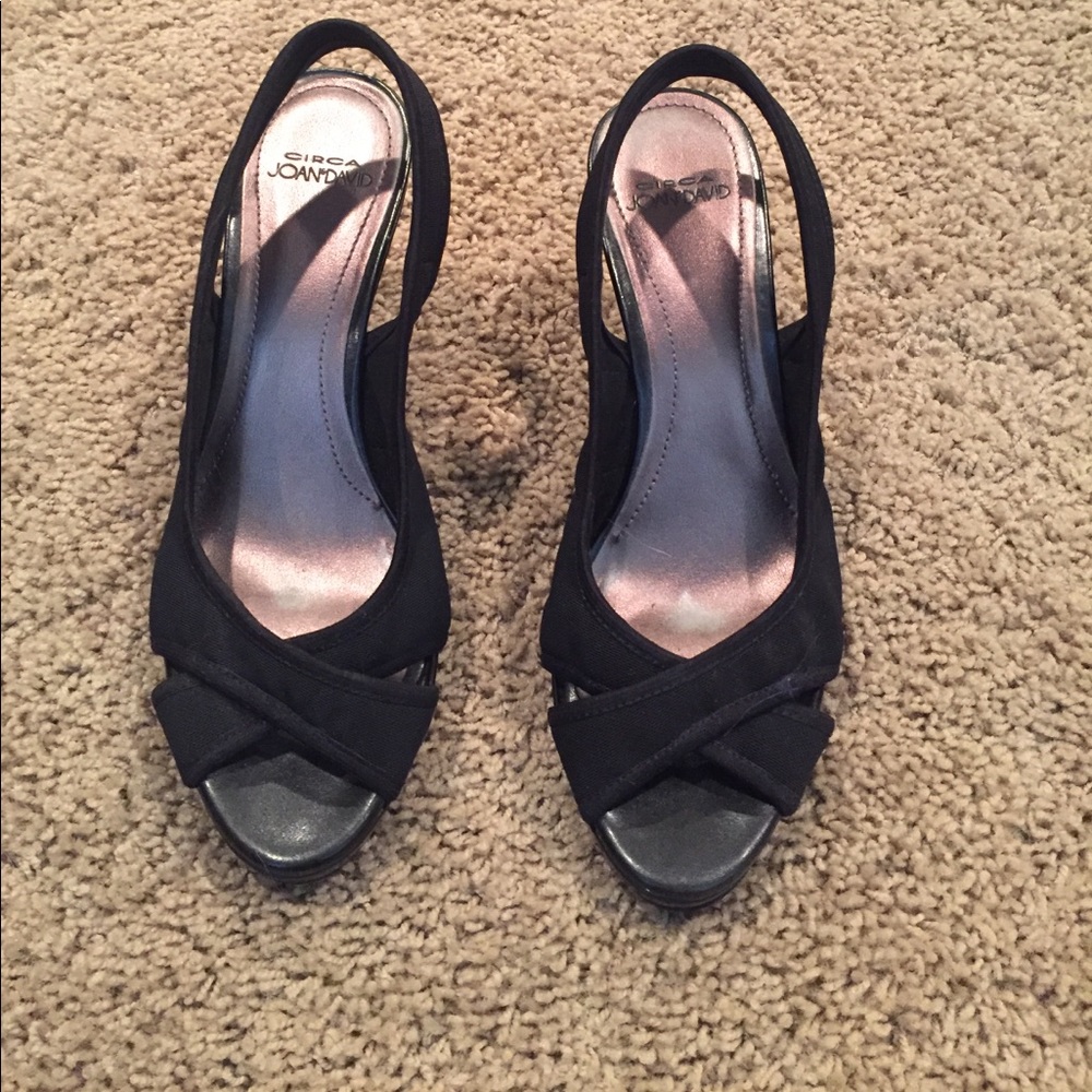Black wedges
