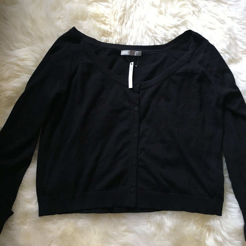 Off shoulder cardigan