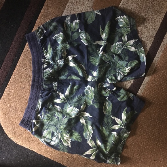 Shorts 🎒 - Picture 2 of 4