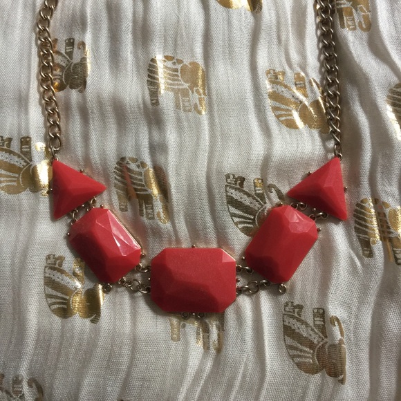❤️Forever21 chunky Red Necklace❤️ - Picture 2 of 4