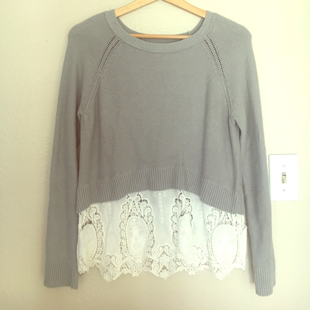 Comfy gray knitted sweater