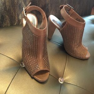 Jennifer Lopez chunky heels