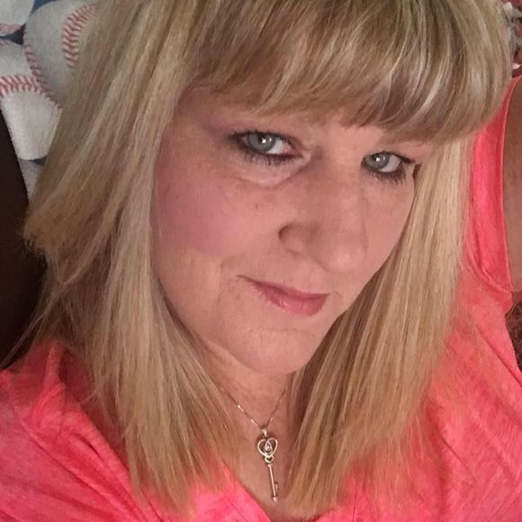 Meet your Posher, Michelle - Picture 1 of 1