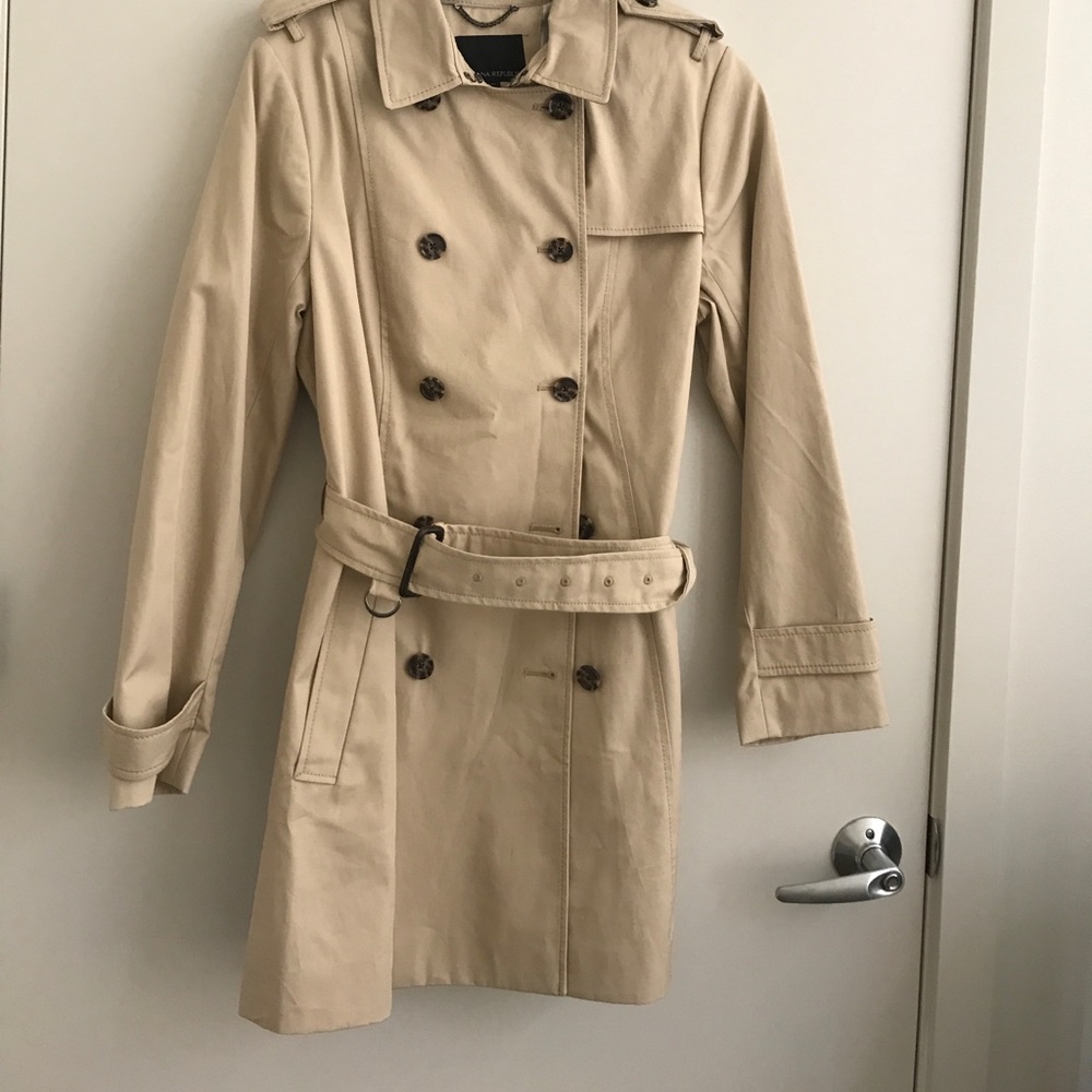 Gorgeous banana republic trench coat