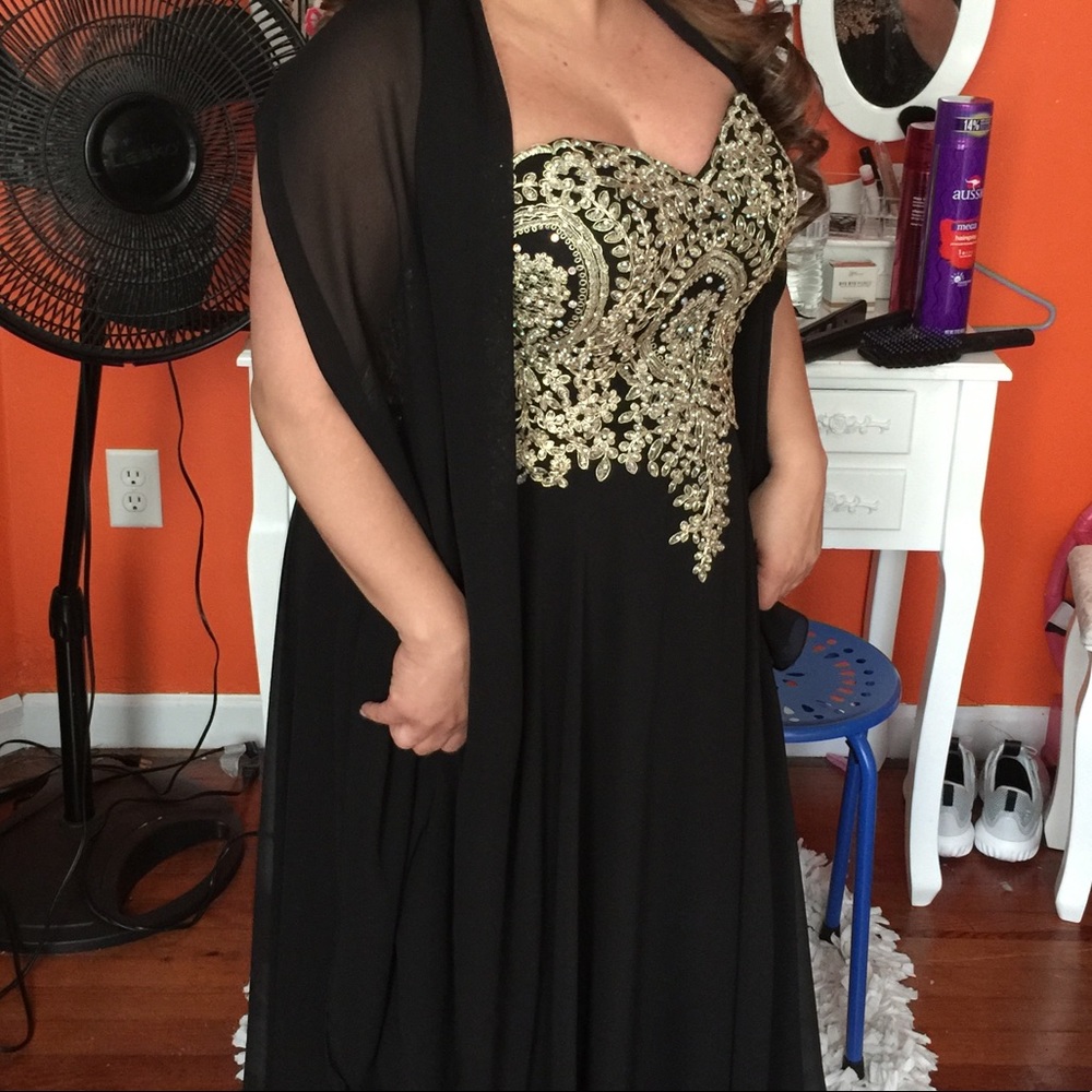 A Beautiful Dress - Picture 3 of 5