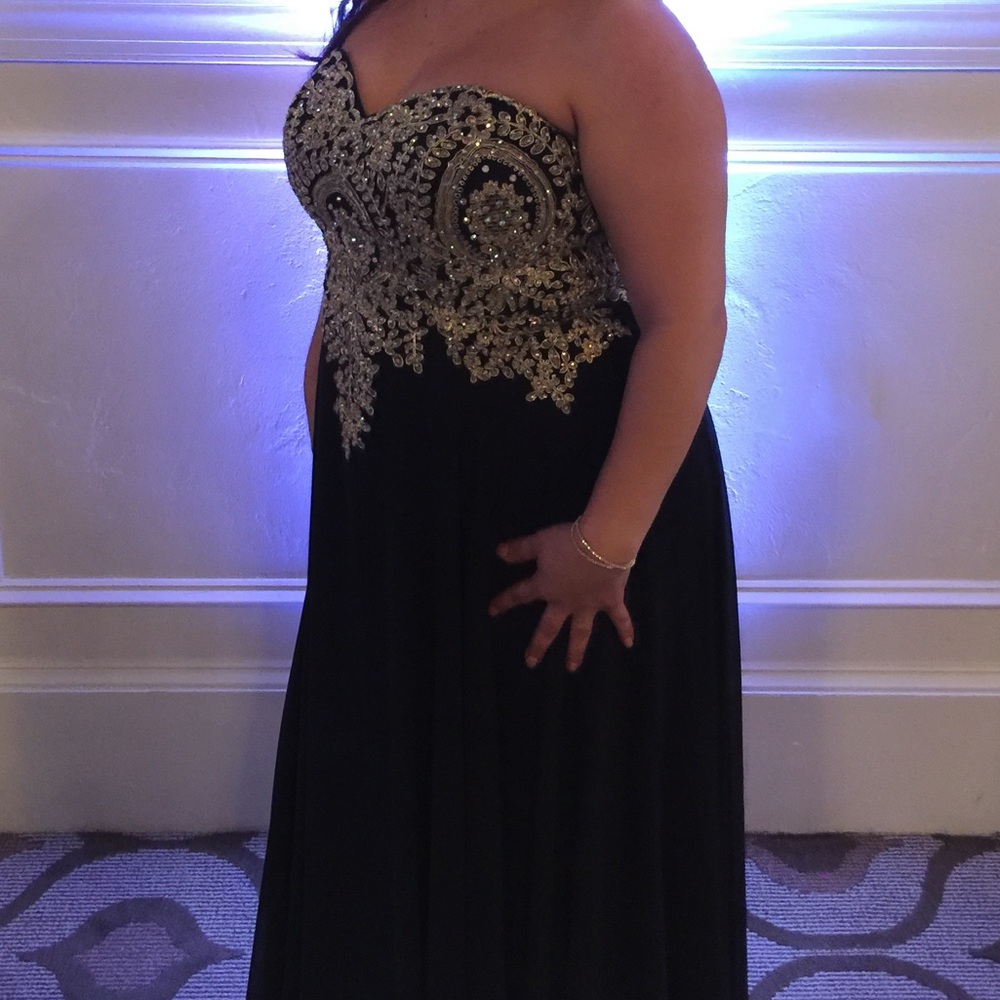 A Beautiful Dress - Picture 4 of 5