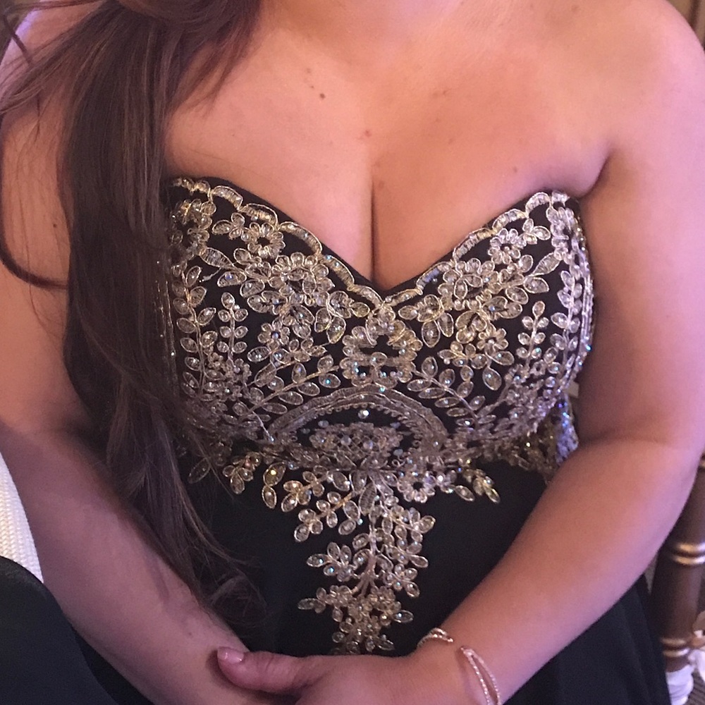A Beautiful Dress - Picture 5 of 5