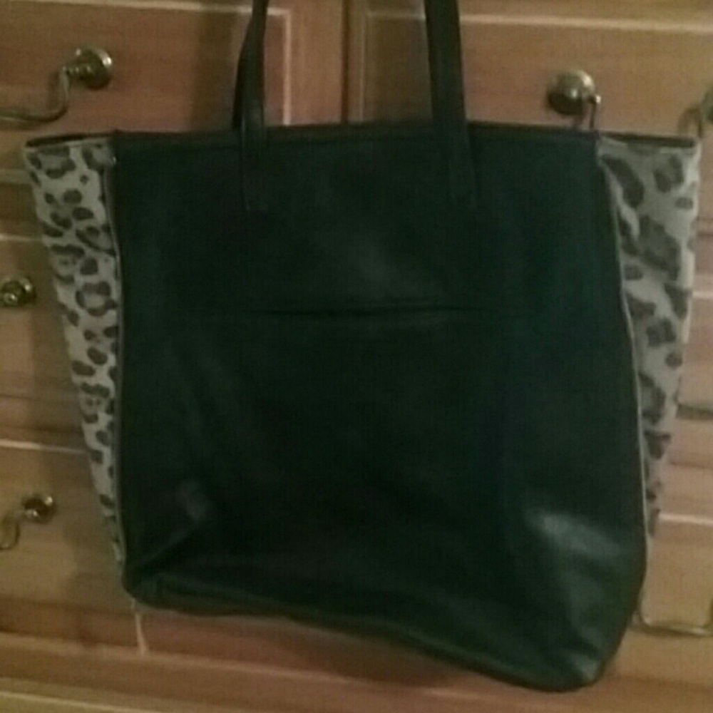 Tote bag.with zipper on sides,never used