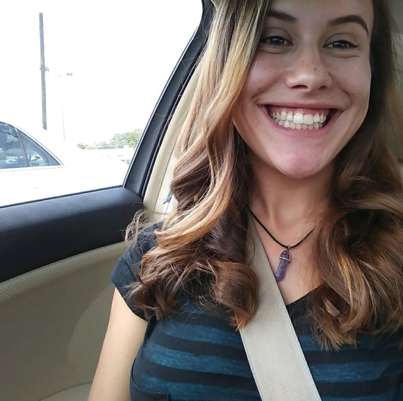 Meet your Posher, Alyssa - Picture 1 of 1