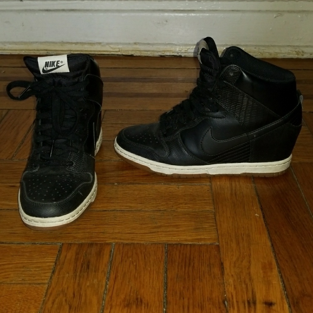 NIKE Wedges Gum Bottom