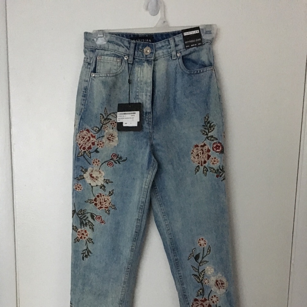 🍂🍂🍂High waisted embroidered jeans