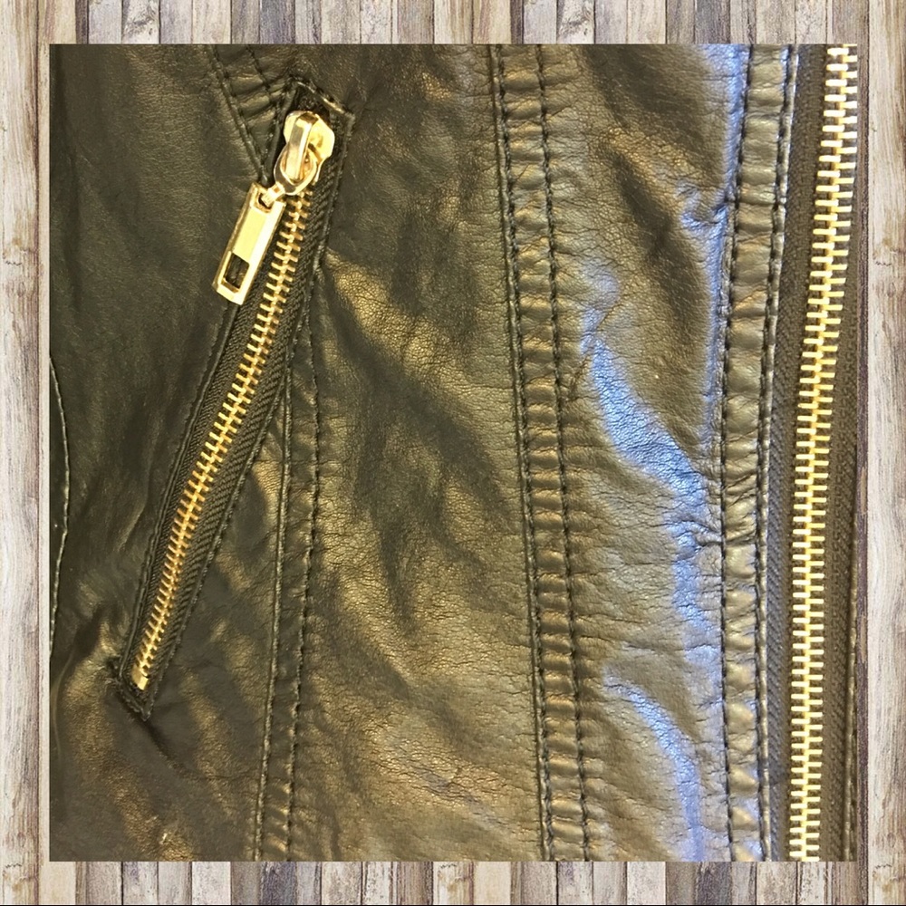 Worn out faux leather 🌿forever 21🌿 biker jacket - Picture 8 of 8