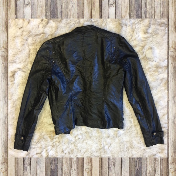 Worn out faux leather 🌿forever 21🌿 biker jacket - Picture 3 of 8