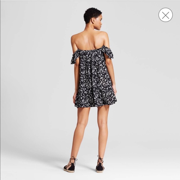 Off the Shoulder Dress - Picture 2 of 2