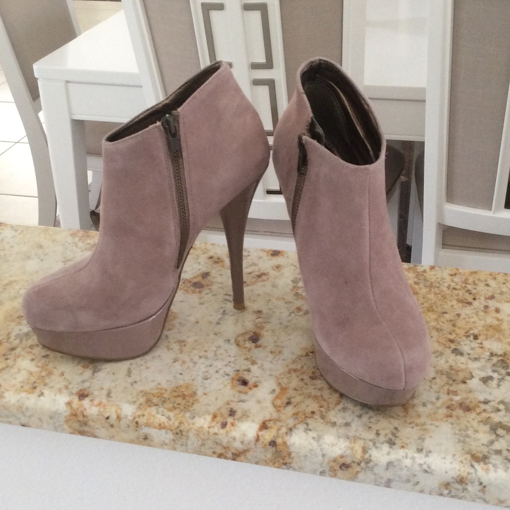 Steve Madden suede ankle booties 7.5