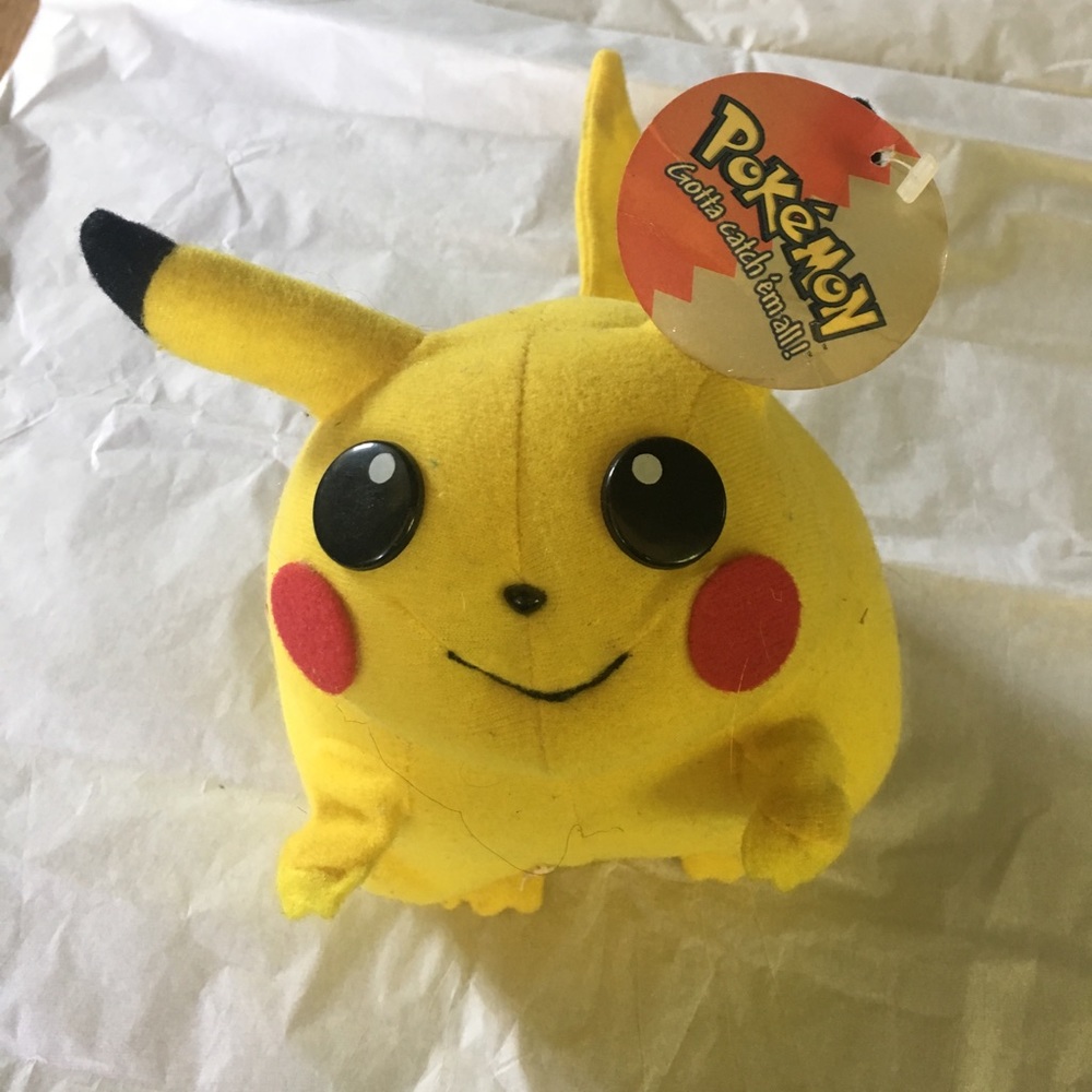 Nintendo Pokémon 1995-96 Pikachu Stuffed Animal