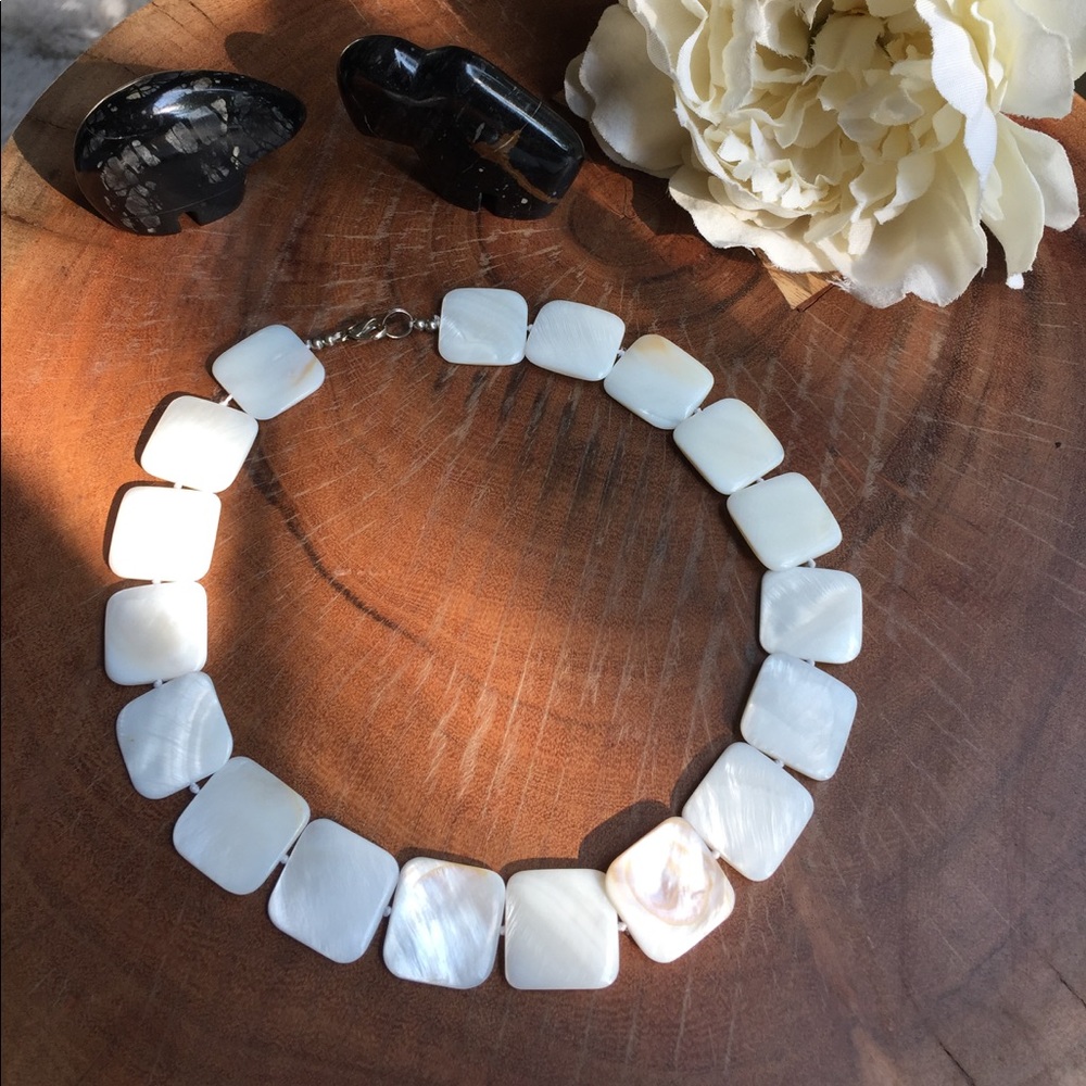 🏝 Mother of Pearl Necklace