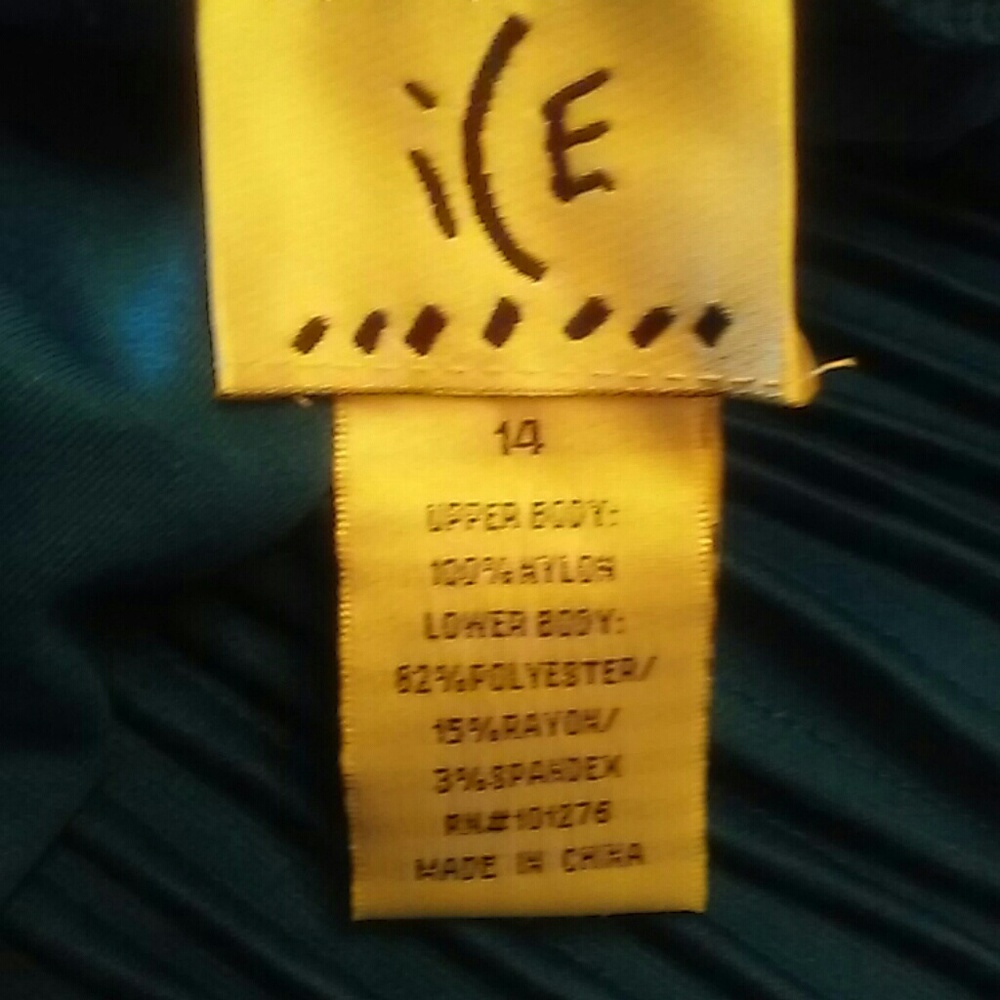 Women's dress - Picture 3 of 3