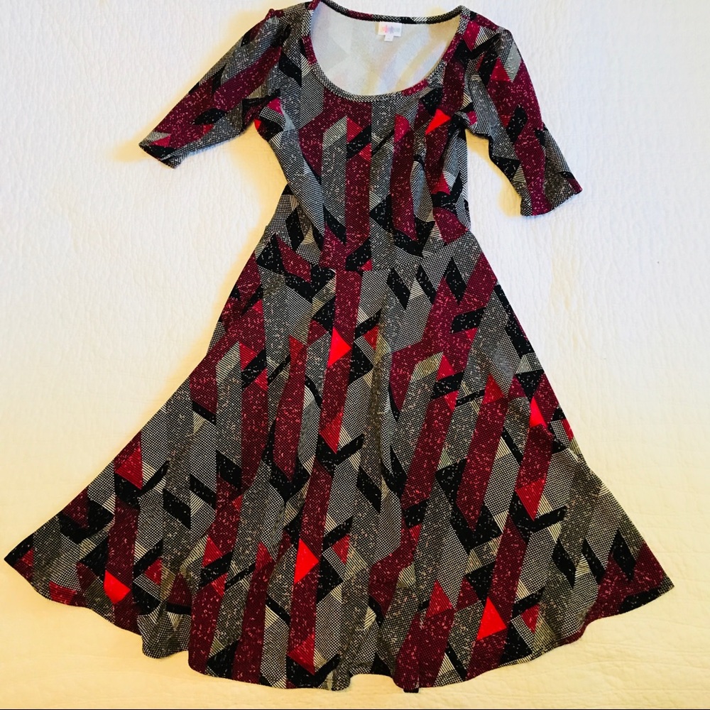 LNC LuLaRoe Nicole Black and Fuchsia Print