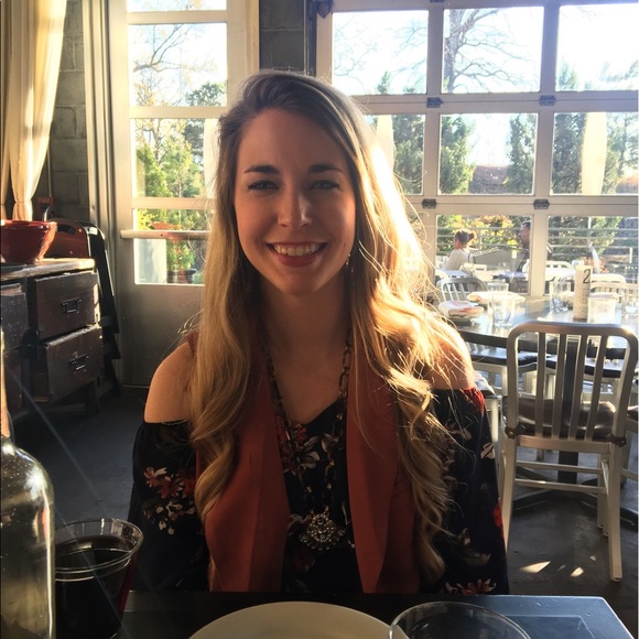 Meet your Posher, Karly - Picture 1 of 1