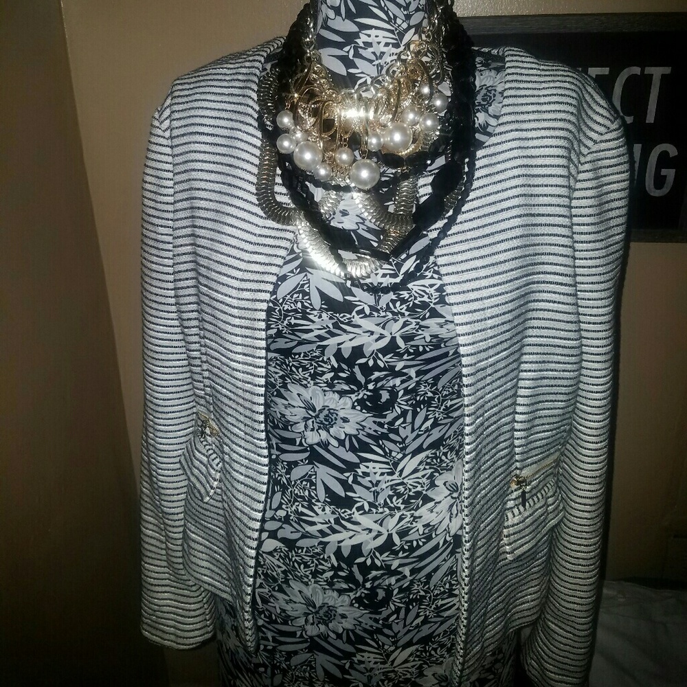 Kenar like new sz xl  crop jacket with gold detail