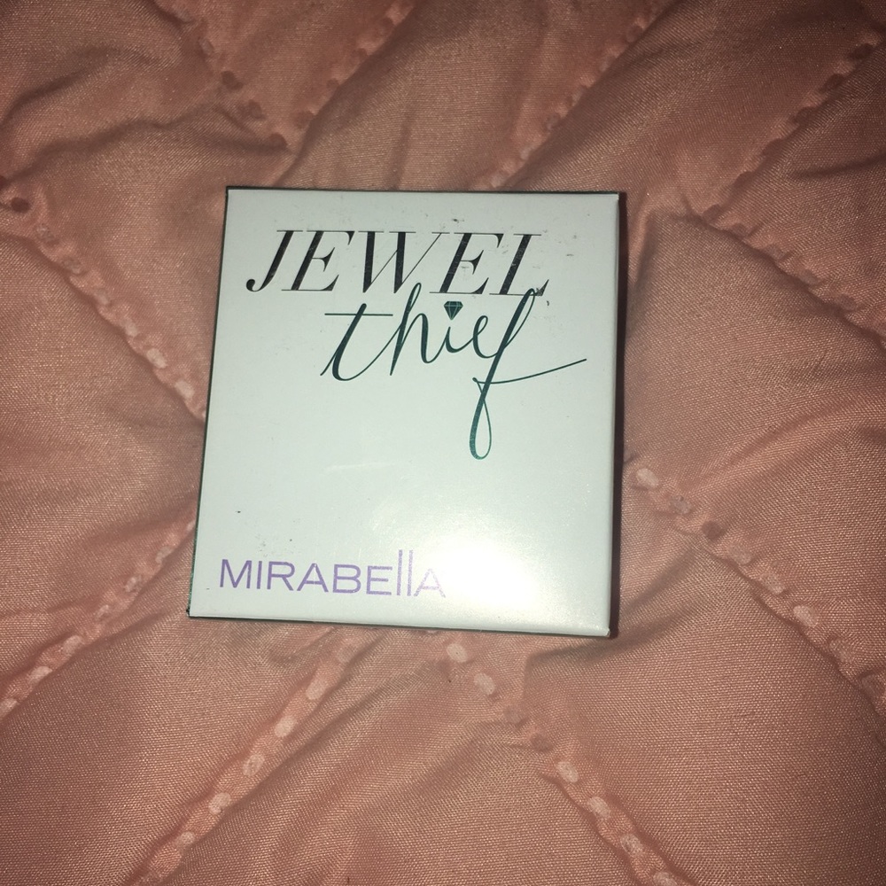 Brand new Jewel thief eye shadow