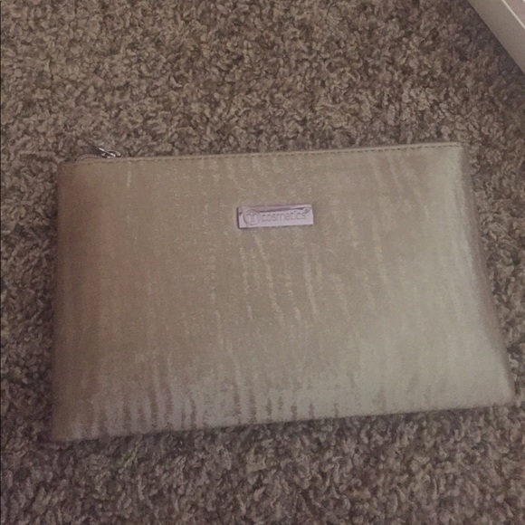 Lavish Elegance BH Brushes - Picture 2 of 3