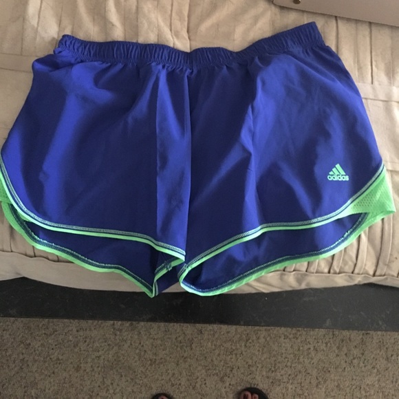 Women's running shorts - Picture 3 of 3