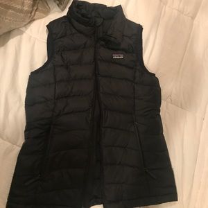 Girls Patagonia puffer vest