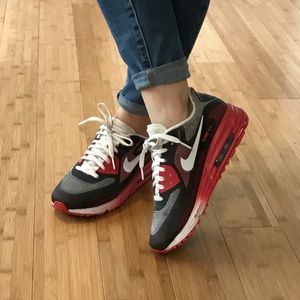 NIKE AIR MAX'S in Red/Black/White Colorway